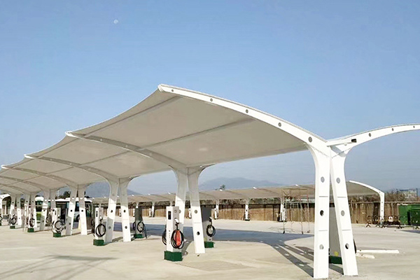 充電樁膜結(jié)構(gòu)車棚雨棚一般選用什么膜材比較合適呢？