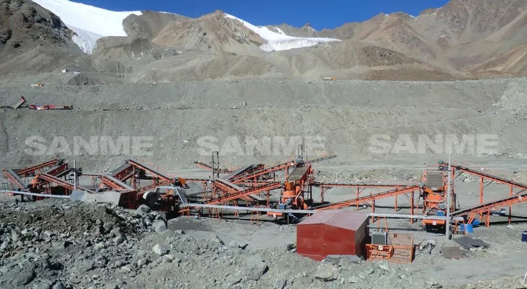 時(shí)產(chǎn)值近600萬(wàn)！山美移動(dòng)式破碎篩分一體站助力江蘇高碳鉻鐵礦破碎項(xiàng)目建設(shè)